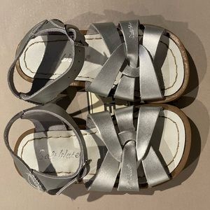 Size 9 Silver Saltwater Sandals